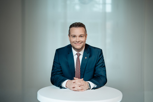 Medienstaatssekretär Torsten Welling gratuliert funk zum zehnjährigen Bestehen 
