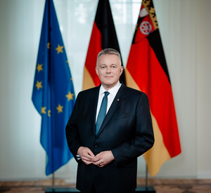 Porträtfoto Ministerpräsident Gordon Schnieder