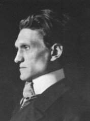 Stefan George 1910 mit hohem Kragen und Krawatt