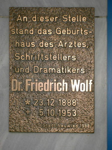Gedenktafel am Geburtshaus Friedrich Wolfs in Neuwied, Langendorfer Straße 131