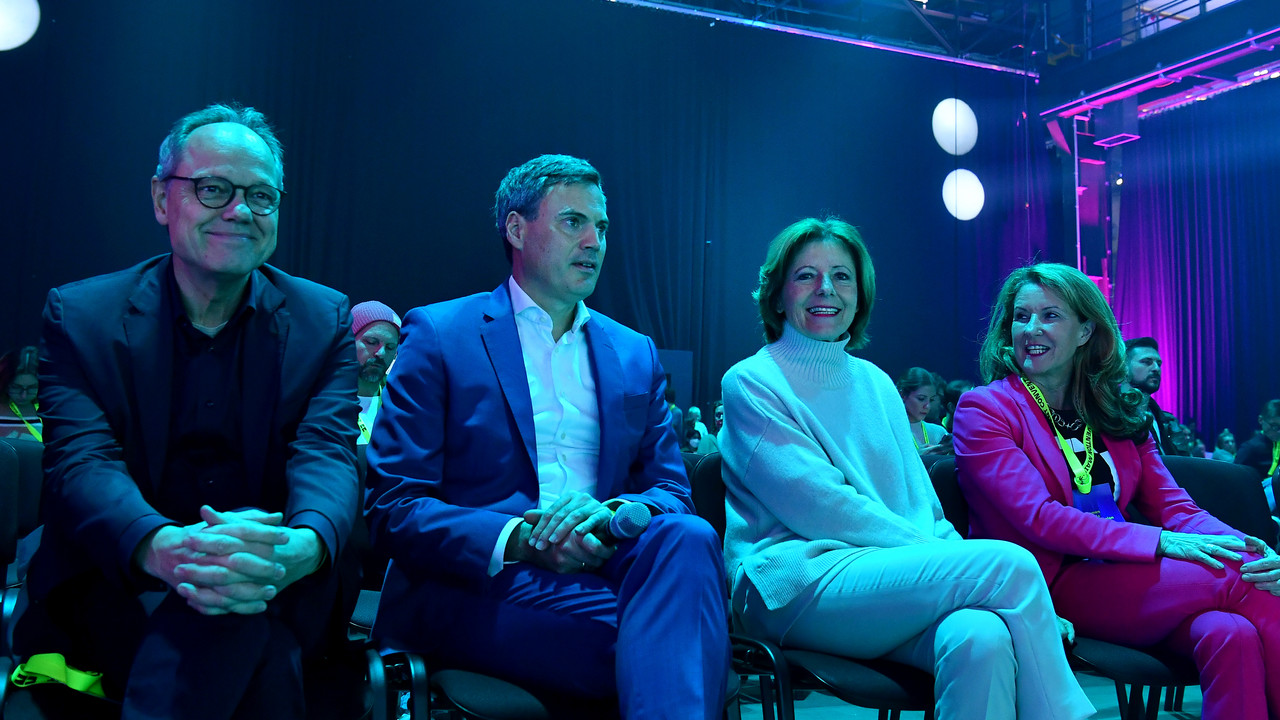 V.l.n.r. SWR-Intendant Kai Gniffke, ZDF-Intendant Norbert Himmler, Ministerpräsidentin Malu Dreyer und Staatssekretärin und Bevollmächtigte beim Bund und für Europa und Medien Heike Raab.
