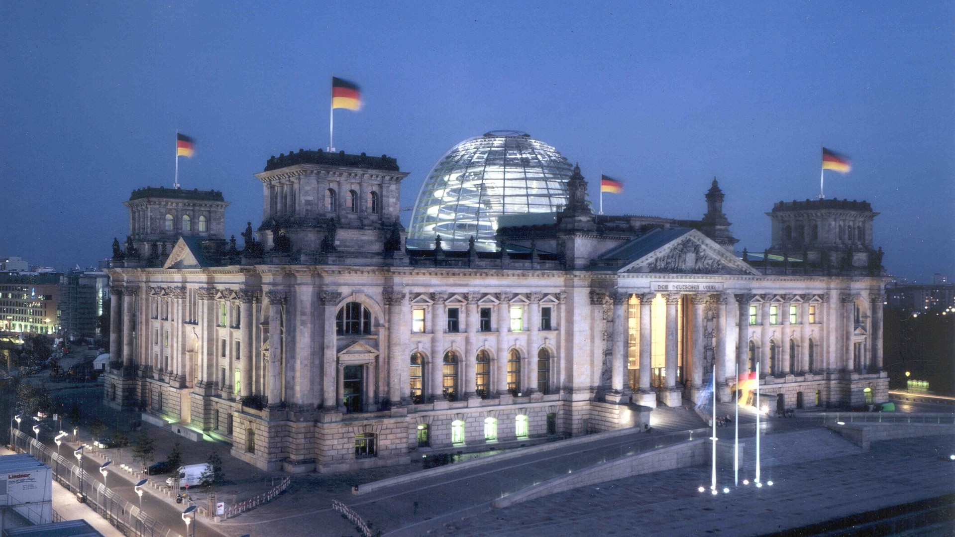 Reichstagsgebäude bei Nacht