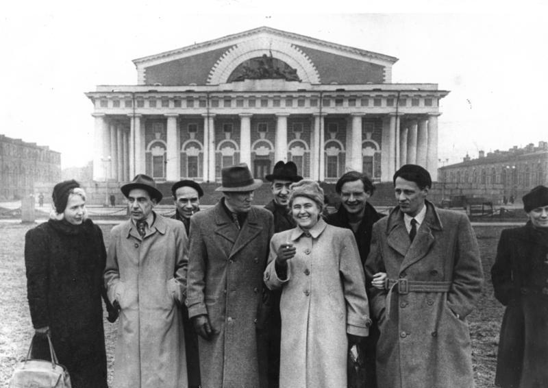 Anna Seghers mit einer Delegation deutscher Kulturschaffender in der UdSSR auf Einladung des sowjetischen Schriftstellerverbandes im April 1948