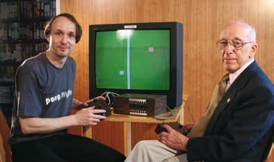 Ralph H. Baer mit dem damaligen Leiter des Computerspielemuseums Andreas Lange 2006 